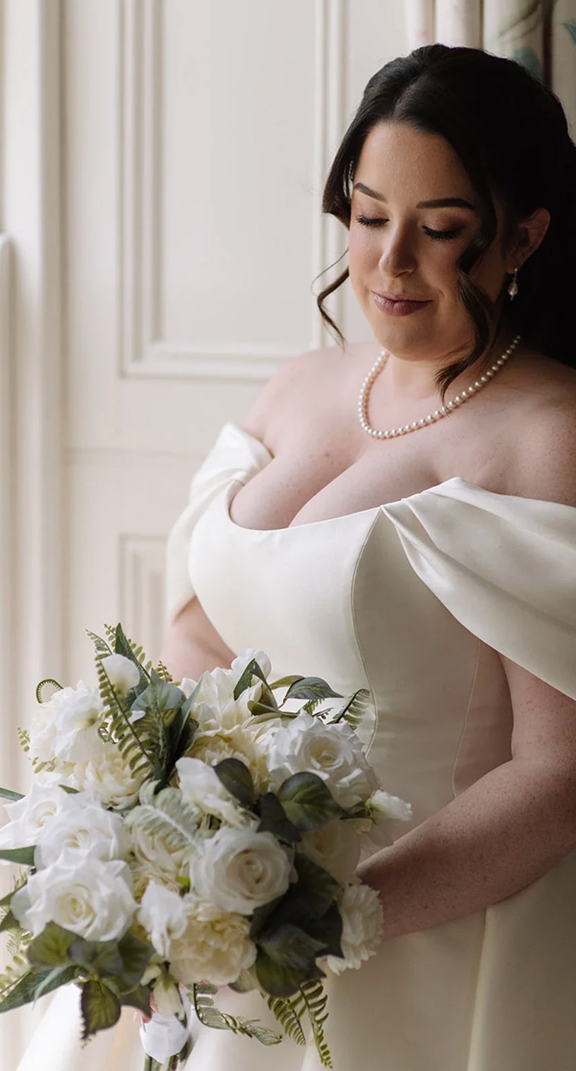 Photo of the real bride holding the bouquet